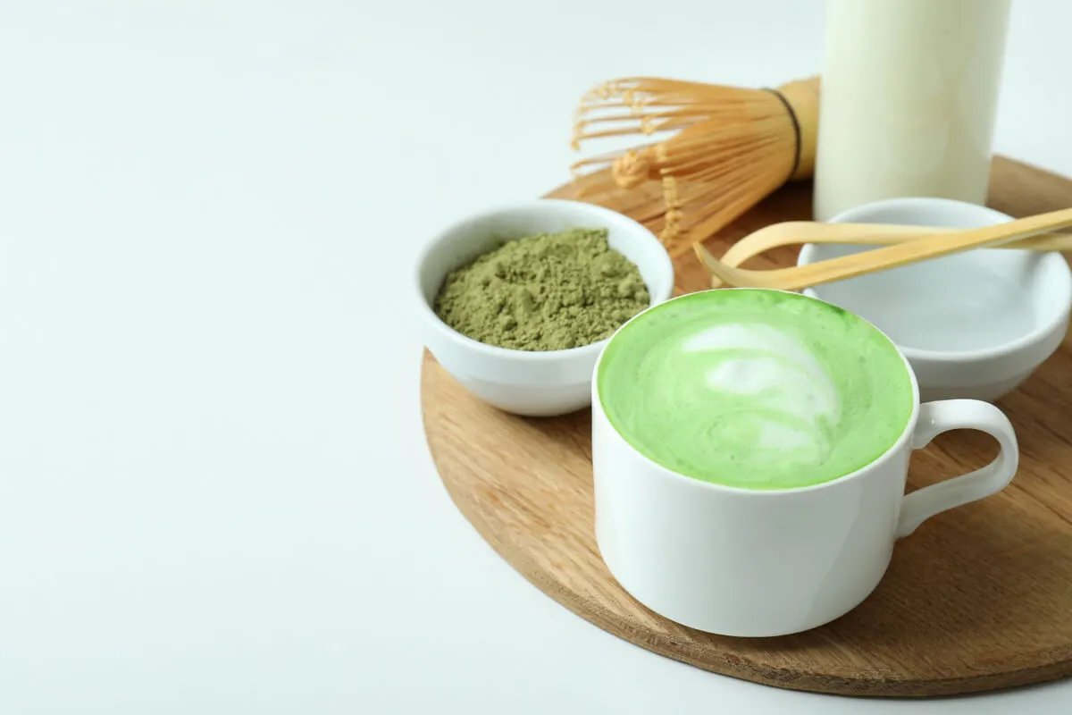 Starbucks matcha latte recipe made with creamy matcha and served in a glass mug.