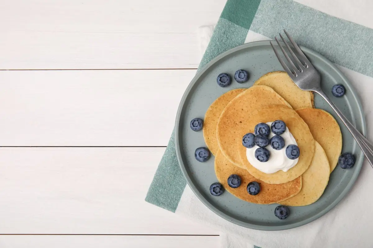 A delicious gluten and dairy-free breakfast with chia pudding and fresh fruit.